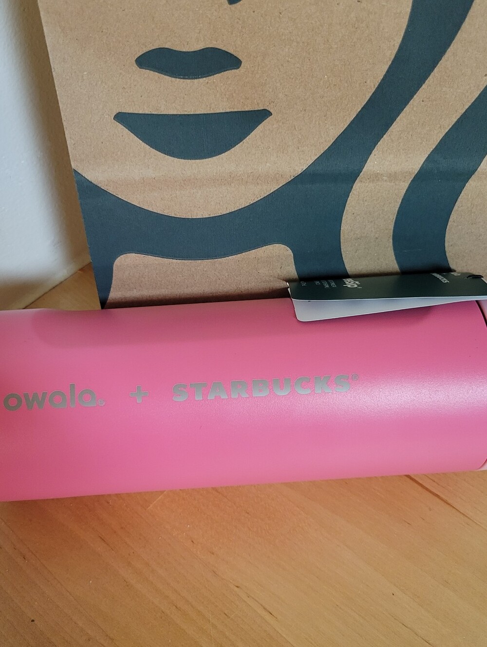 Starbucks Pink Owala Strawberry 24oz Stainless Steel Water Bottle/Tumbler - Picture 3 of 9